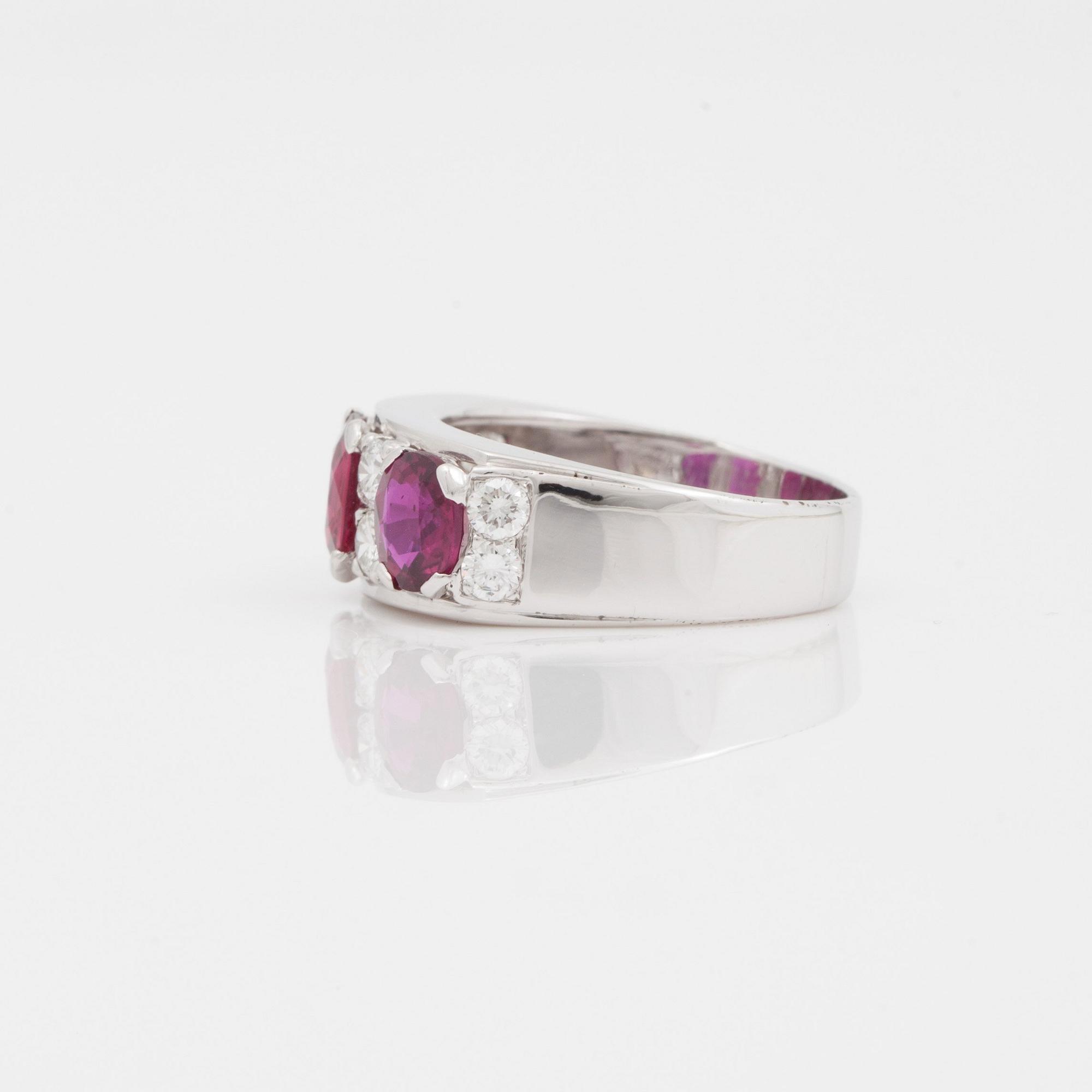 RING med rubiner samt diamanter, totalt ca 0.60 ct.