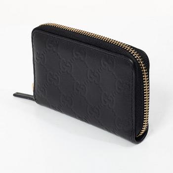 Gucci, wallet.