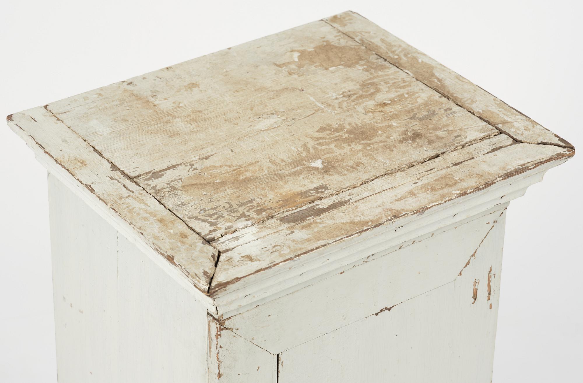A Gustavian column-shaped cabinet, circa 1800.