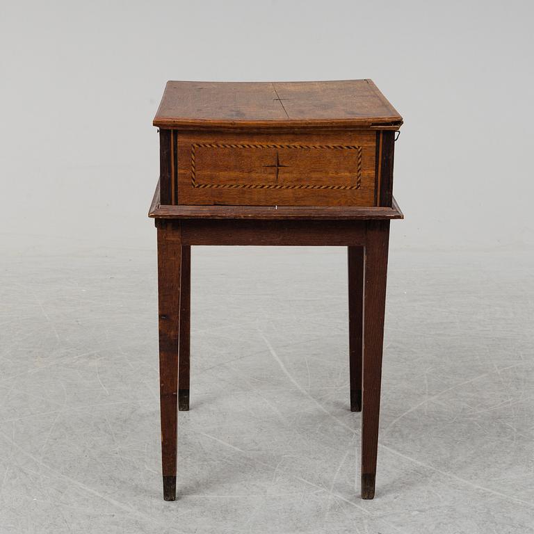 An oak box, 18th/19th Century.