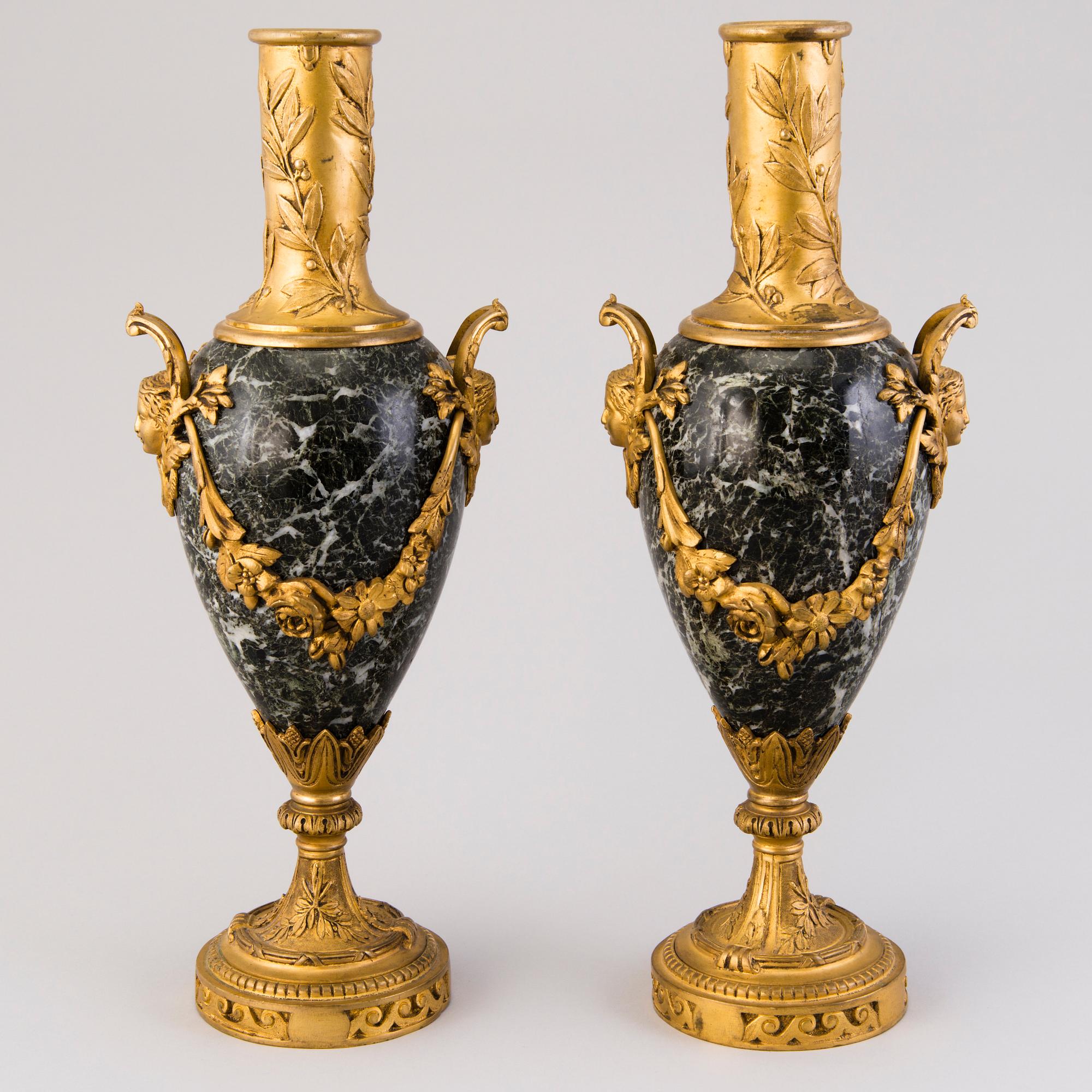 DEKORATIONSURNOR ETT PAR, brons och granit, Ryssland/Frankrike 1800-talets slut.