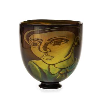 667. An Eva Englund graal glass vase, Muraya, 1990.