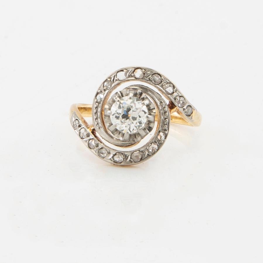 Ring in 18K gold with old-cut and rose-cut diamonds, France, first half of the 20th century.