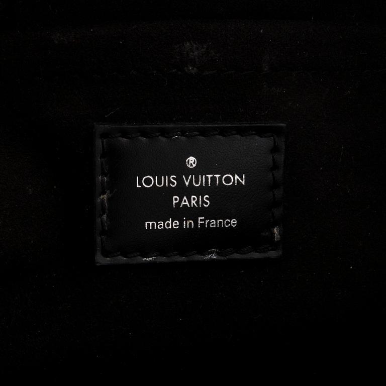Louis Vuitton, a 'Pochette Montaigne' bag.