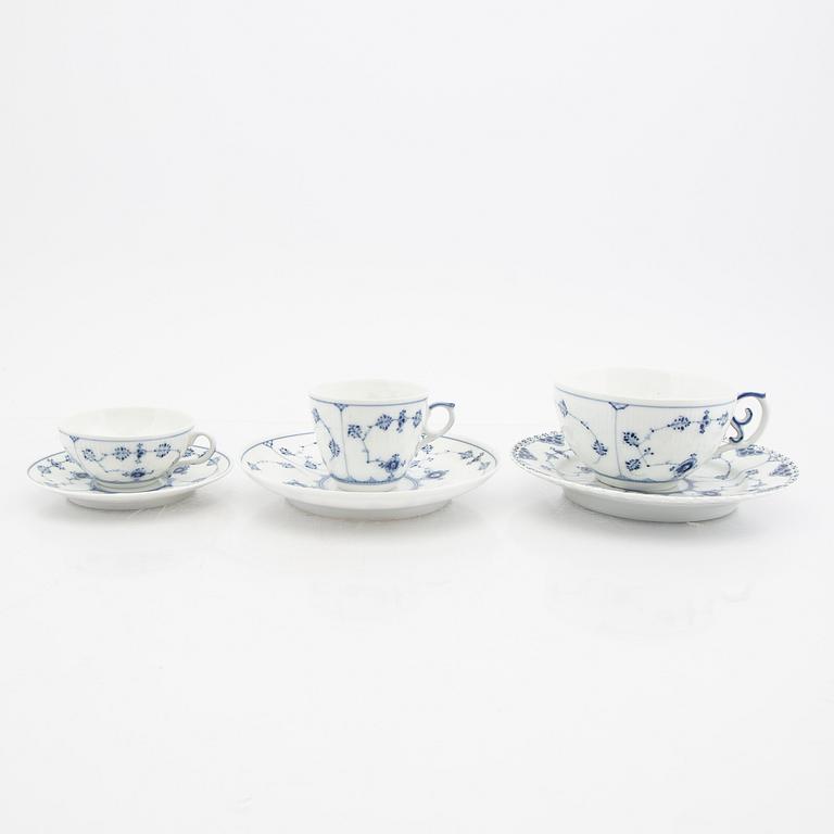Service 52 dlr "Musselmalet" riflet, half and full lace Royal Copenhagen Denmark porcelain.