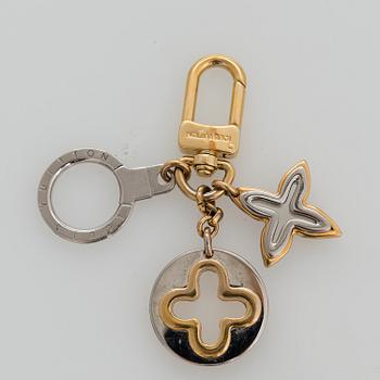 LOUIS VUITTON, nyckelringar 3 st samt plånbok.