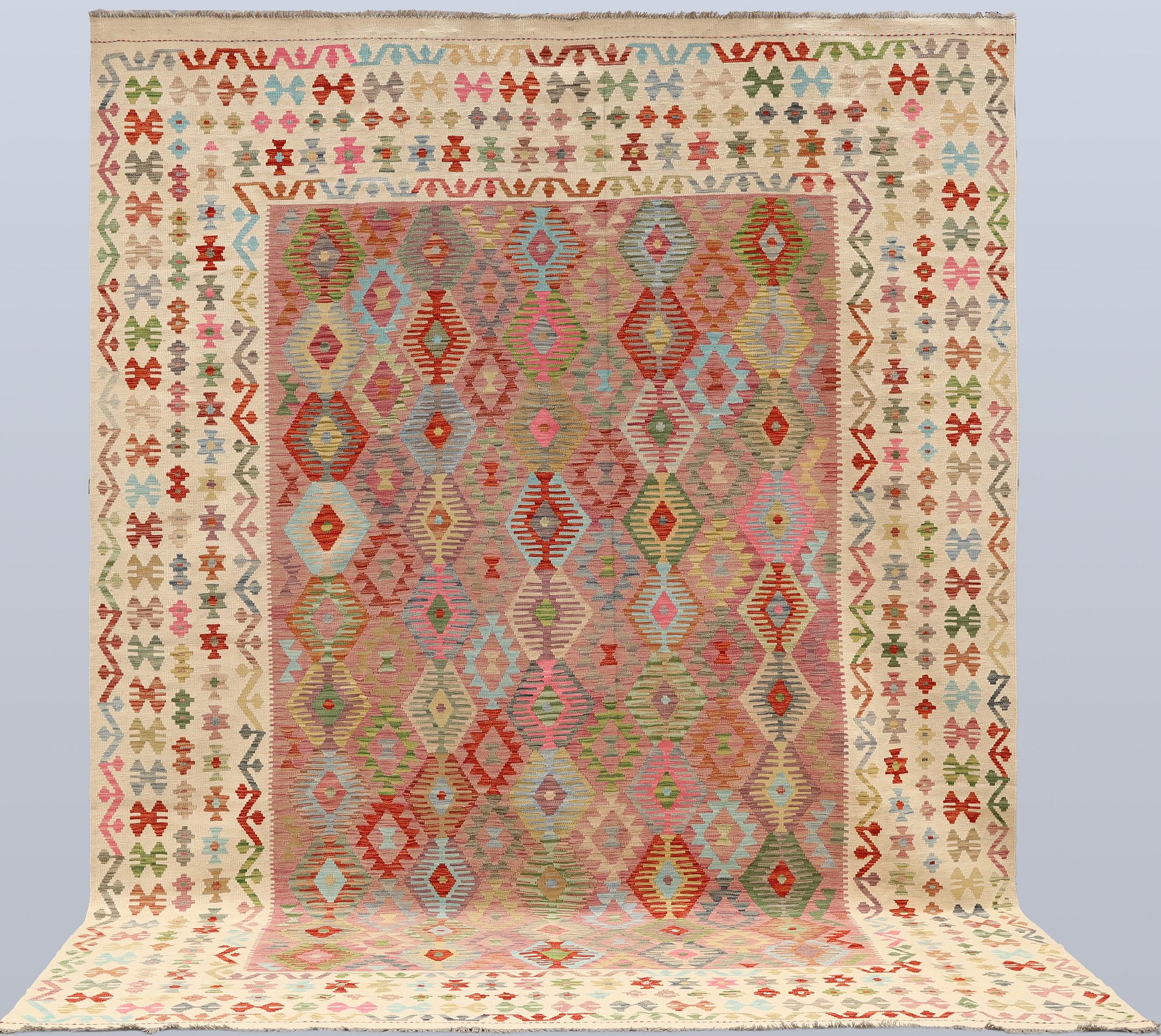 A Kilim carpet, c. 402 x 291 cm.