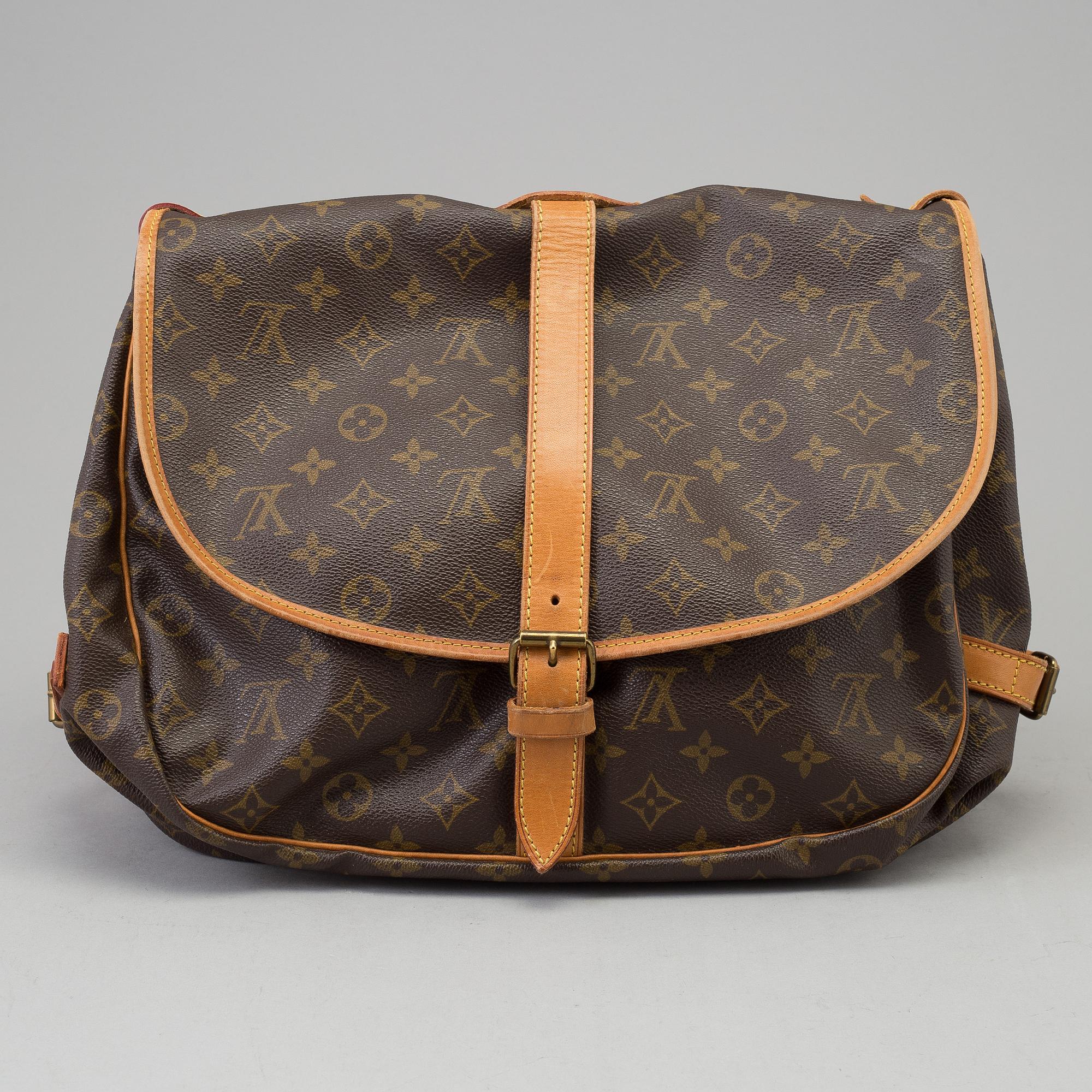 LOUIS VUITTON, a 'Saumur 35' monogram canvas bag.