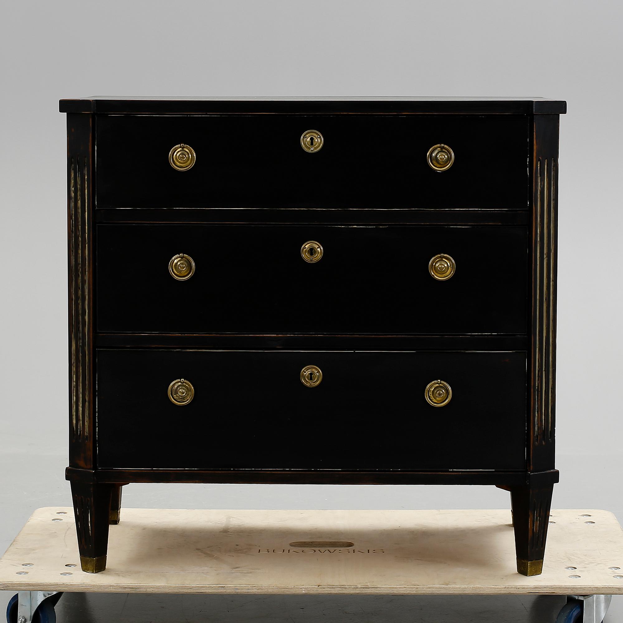 BYRÅ, gustaviansk stil, 1800-talets slut.