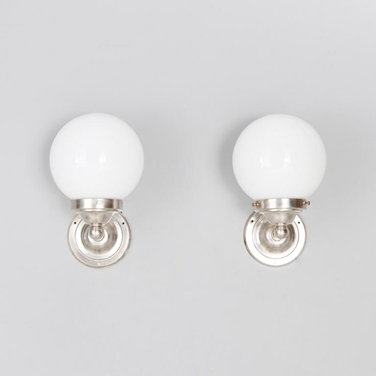 A pair of 1930s wall lights.