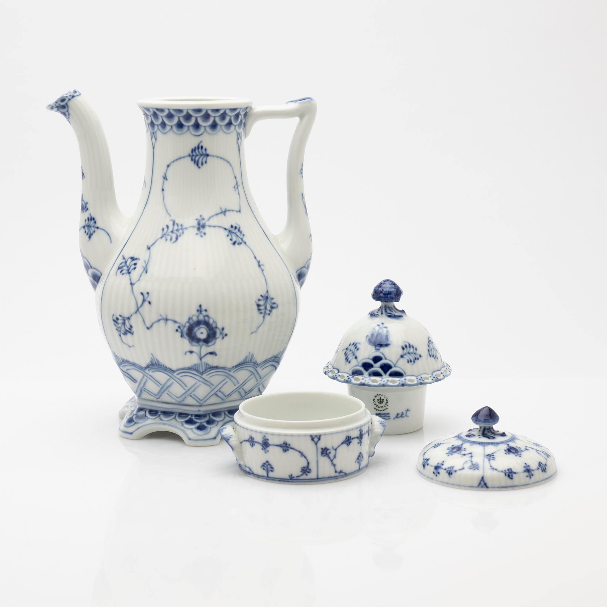 Service pieces, 16 pieces, porcelain, "Blue Fluted", Royal Copenhagen, Denmark.
