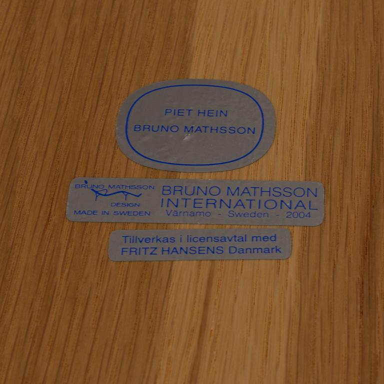 Bruno Mathsson & Piet Hein, an oak dining table, 'Supercirkel', Bruno Mathsson international 2004.