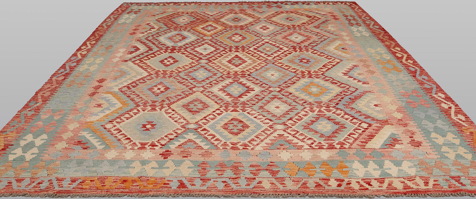 A Kilim carpet, approx. 338 x 265 cm.