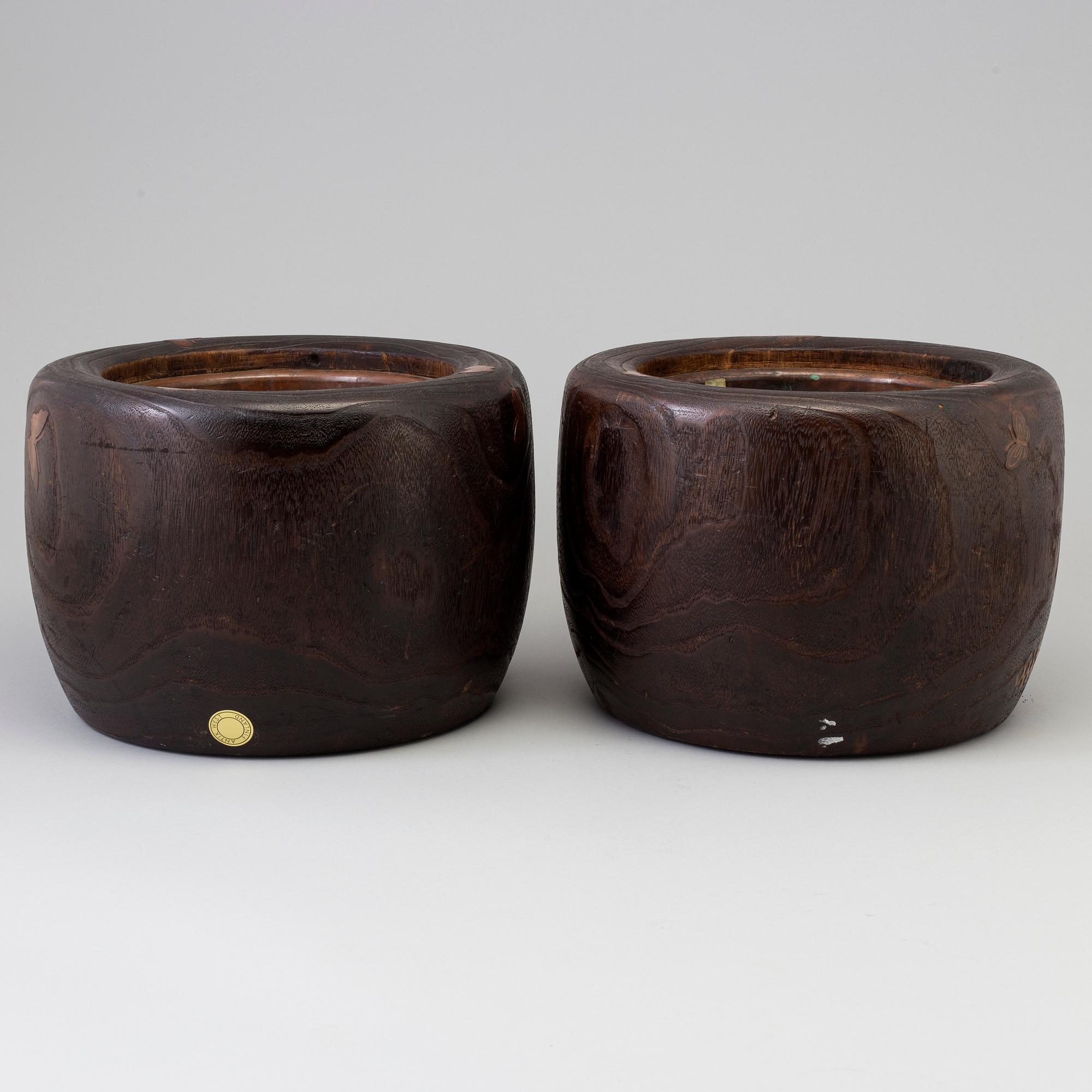 HIBICHI KRUKOR, ett par, trä med kopparinsats. Japan, Meiji (1868-1912).