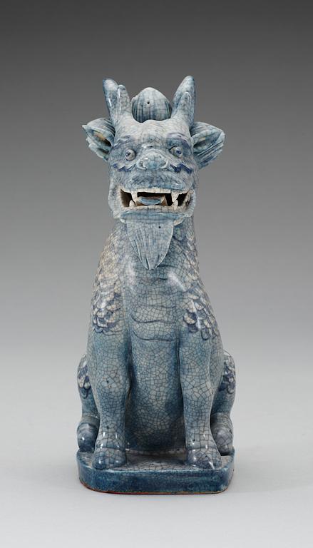 A blu Ge-glazed figurine of a Qilin, Qing dynasty, presumably 18th century.