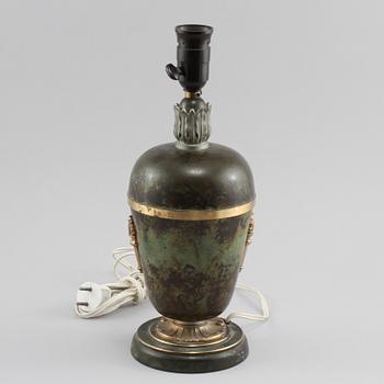 BORDSLAMPA, 1900-talets första hälft.