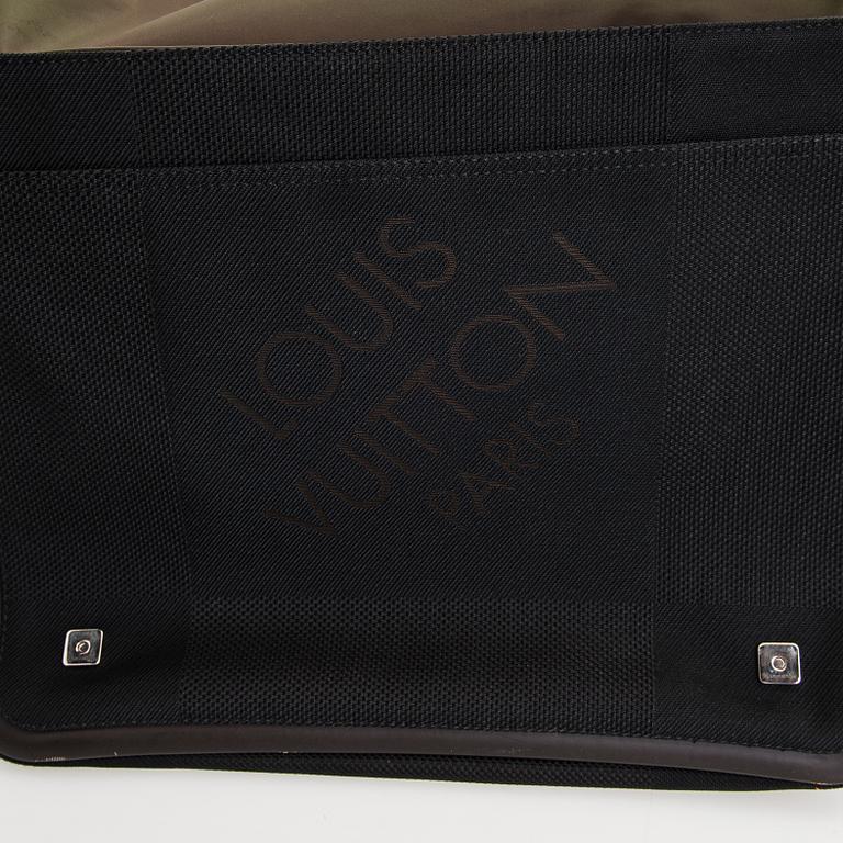 Louis Vuitton, "Damier Geant Messenger" bag.