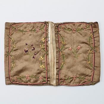 A WALLET, SILK. 15,5 x 12 cm. Sweden 1795.