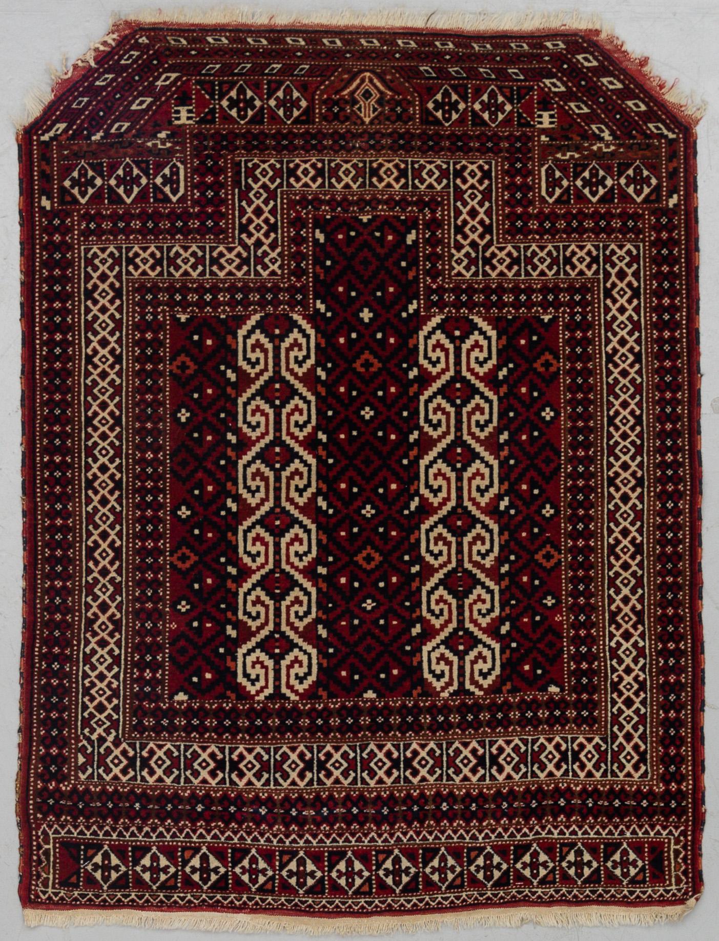 A RUG, semi-antique, Namazlyk, Turkmen, circa 115 x 91 cm.