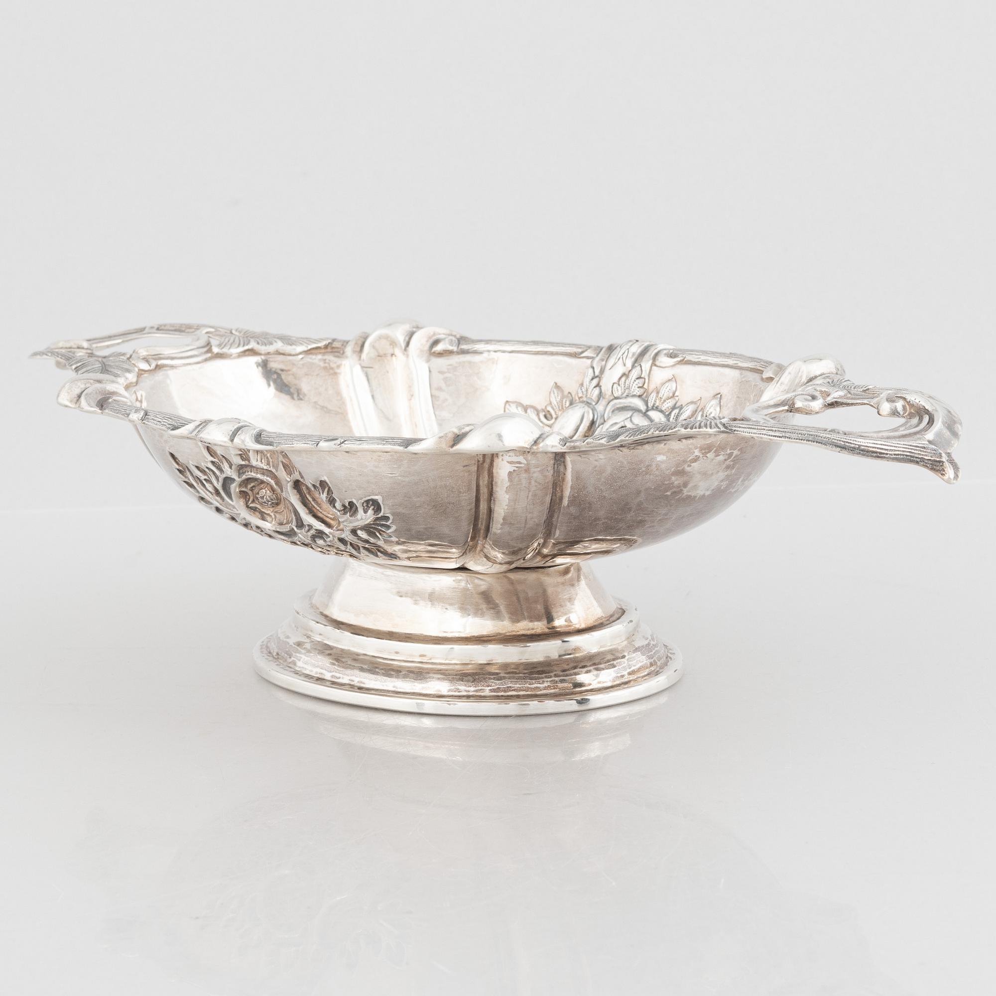 A sterling silver footed bowl, 20th Century.