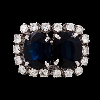 RING, 2 oval cut blue sapphires and brilliant cut diamonds, tot. app. 0.72 cts.