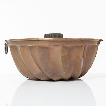 A Sweidhs copper cake mould, 18th / early 19th century.