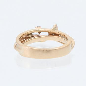 Ring in 18K gold with round brilliant-cut diamonds.