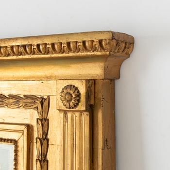 A late Gustavian mirror, around year 1800.