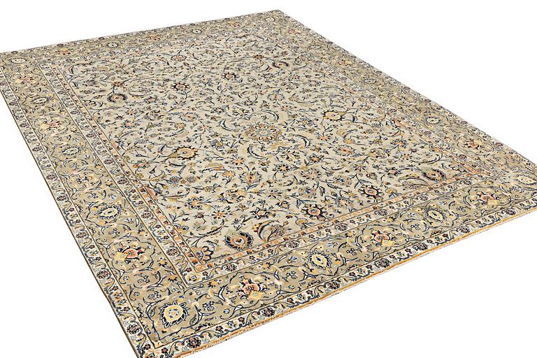 A carpet, Kashan, ca 320 x 255 cm.