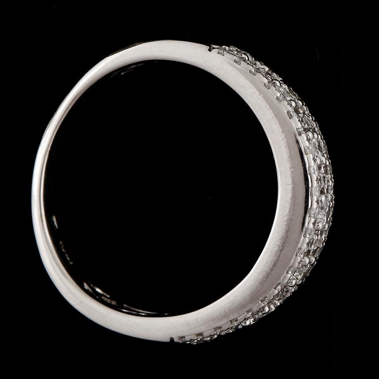 RING, 14k vitguld med briljantslipade diamanter tot ca1,00ct. 2000-tal. Vikt 4g.