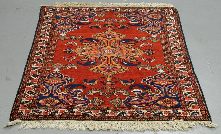 A rug, semi-antique Hamadan, ca 140 x 110 cm.