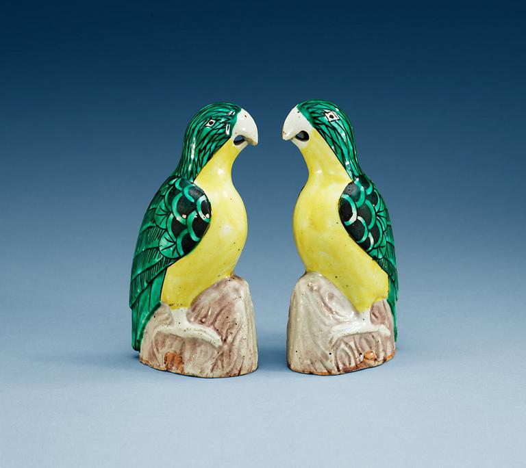 A pair of two green and yellow glazed parrots, Qing dynasty, Jiaqing (1796-1820).