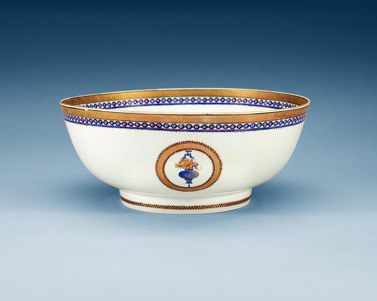 A famille rose punch bowl, Qing dynasty, Qianlong (1736-95).