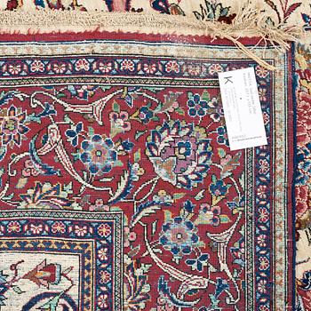 RUG. Semi-antique Silk Kashan. 207,5 x 135 cm.