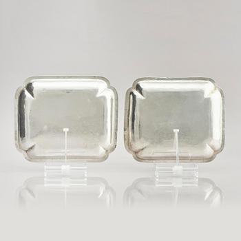 A pair of Swedish 18th century silver dishes, marks of Olof Hellbom, Stockholm 1798.
