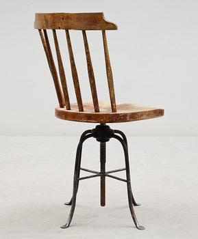 SKRIVBORDSSTOL, 1900-talets första hälft.