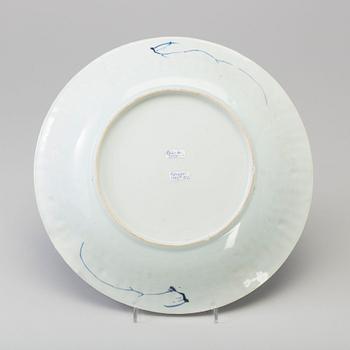 A blue and white porcelain dish, Qing dynasty, Kangxi (1662-1722).