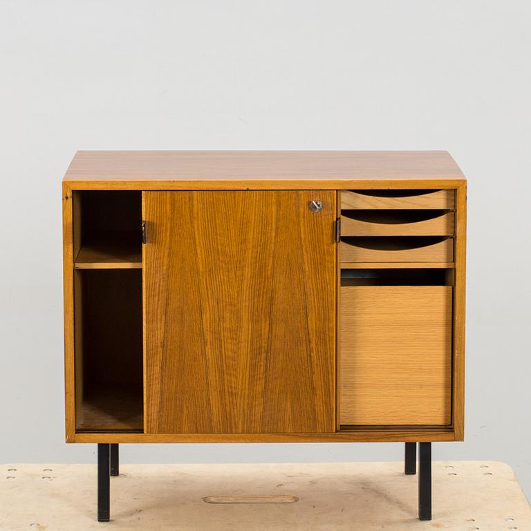 FLORENCE KNOLL. sideboard/skåp Licenstillverkat NK 1964.
