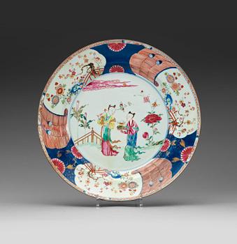 482. An early famille rose and iron red dish, Qing dynasty, Kangxi (1662-1722).