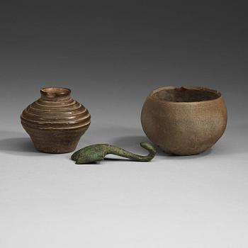 1261. Two potted jars and a bronze belt hook, Han Dynasty (206 BC.-220 AD).