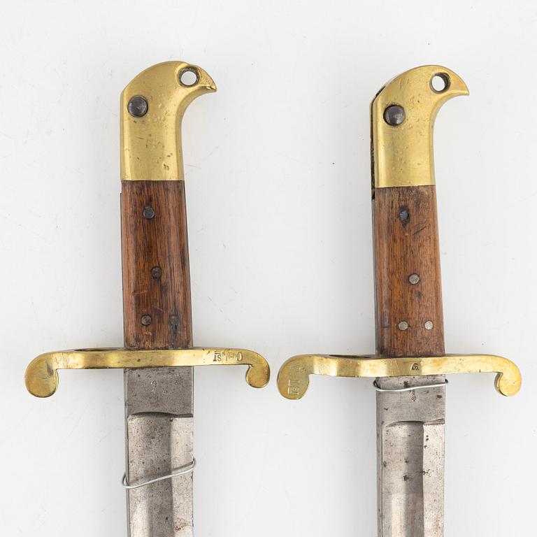 Bajonetter, 4 st,, svenska, m/1867 och m/1914.