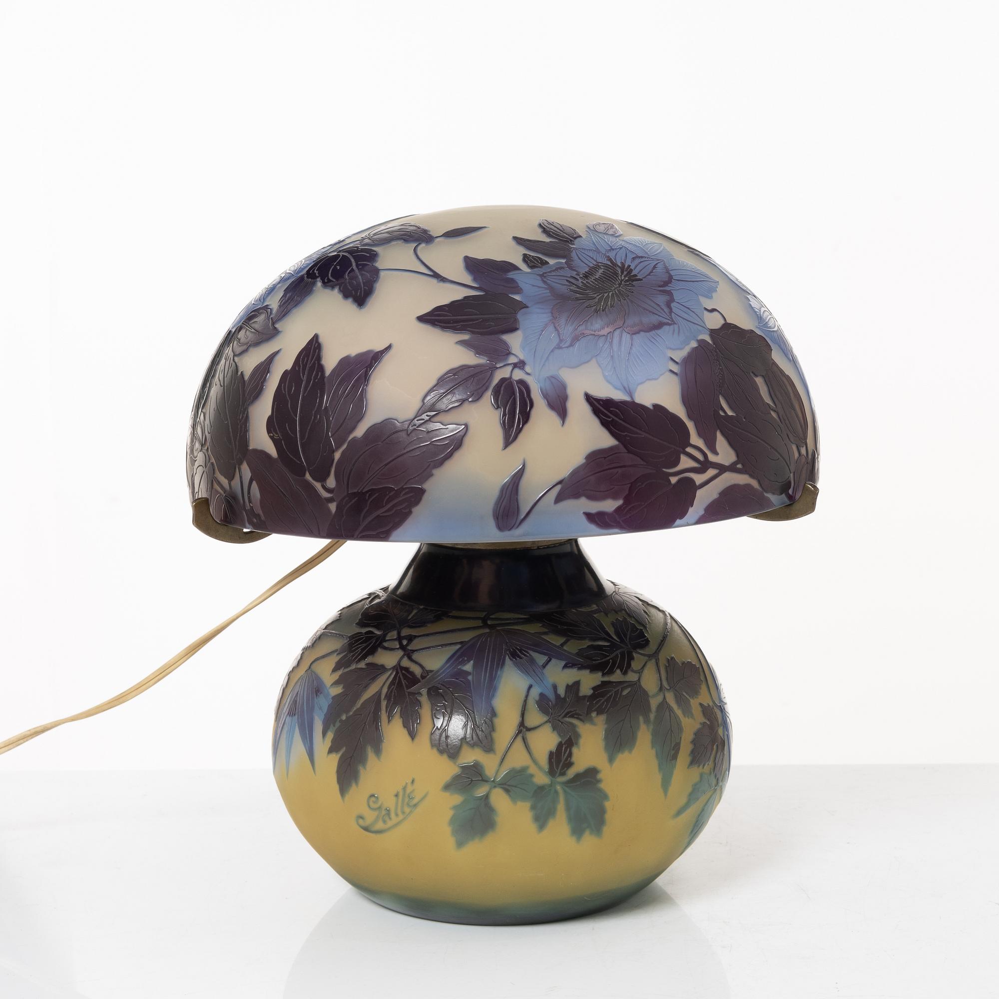 Emile Gallé, bordslampa, överfångsglas, Étabilssements Gallé, Nancy Frankrike 1920-tal.