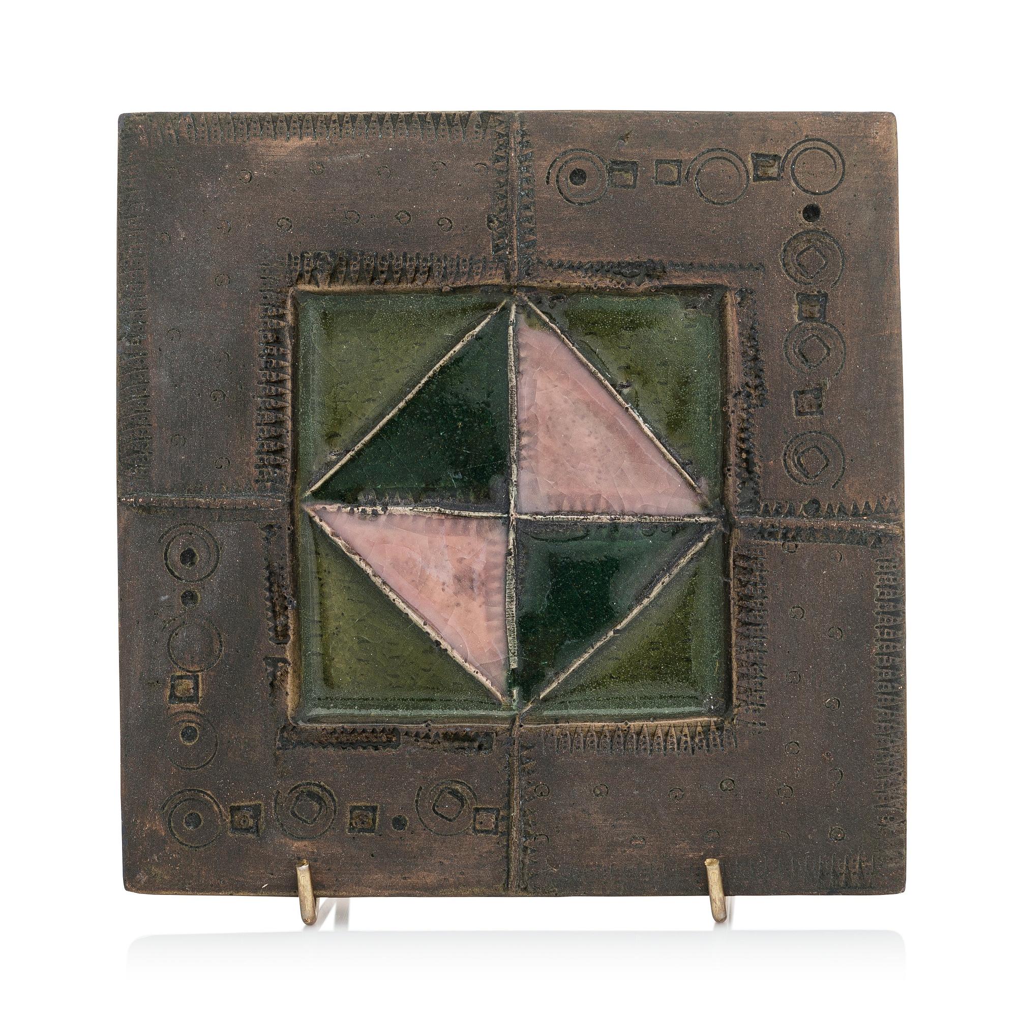 RUT BRYK, reliefi, kivitavaraa, signeerattu BRYK.