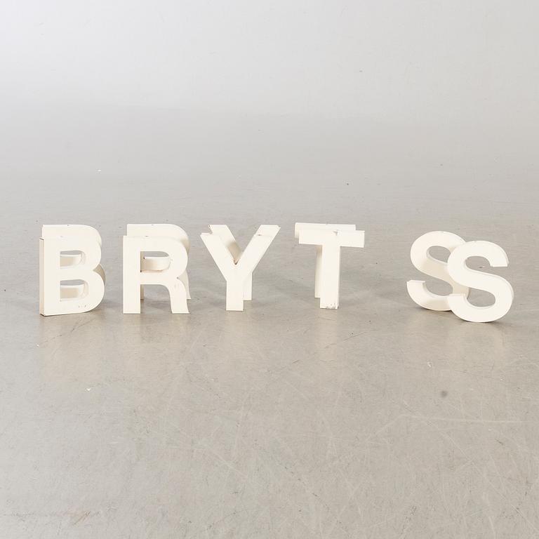 10 20th century signlettering.