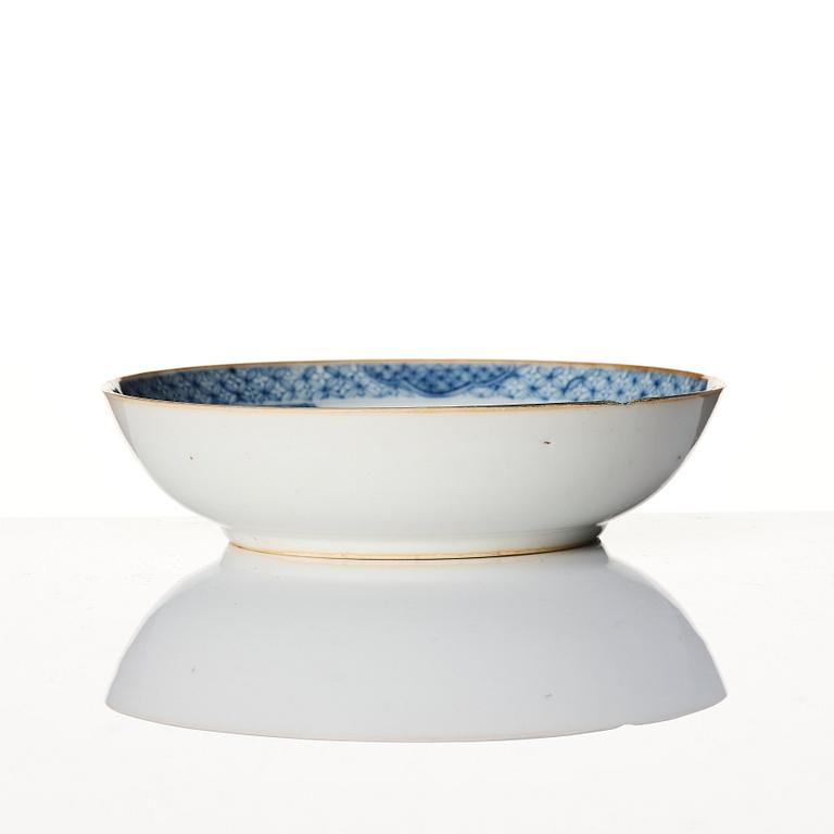 A blue and white Chinese Export 'hunting' dish, Qing dynasty, Qianlong (1736-95).