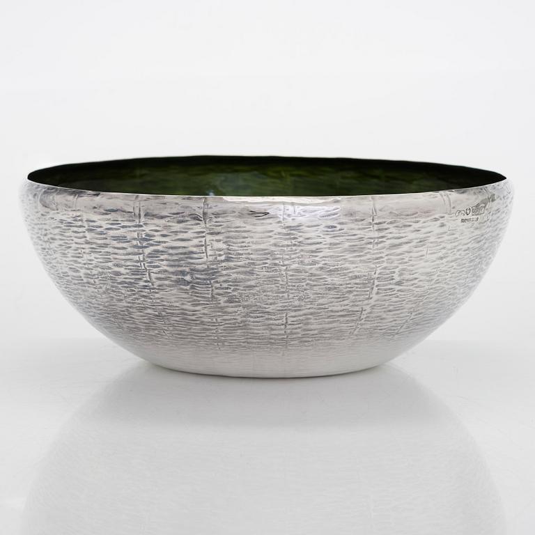 Eva Hidström, skål, sterling silver och emalj, Kultakeskus, Tavastehus 1976.