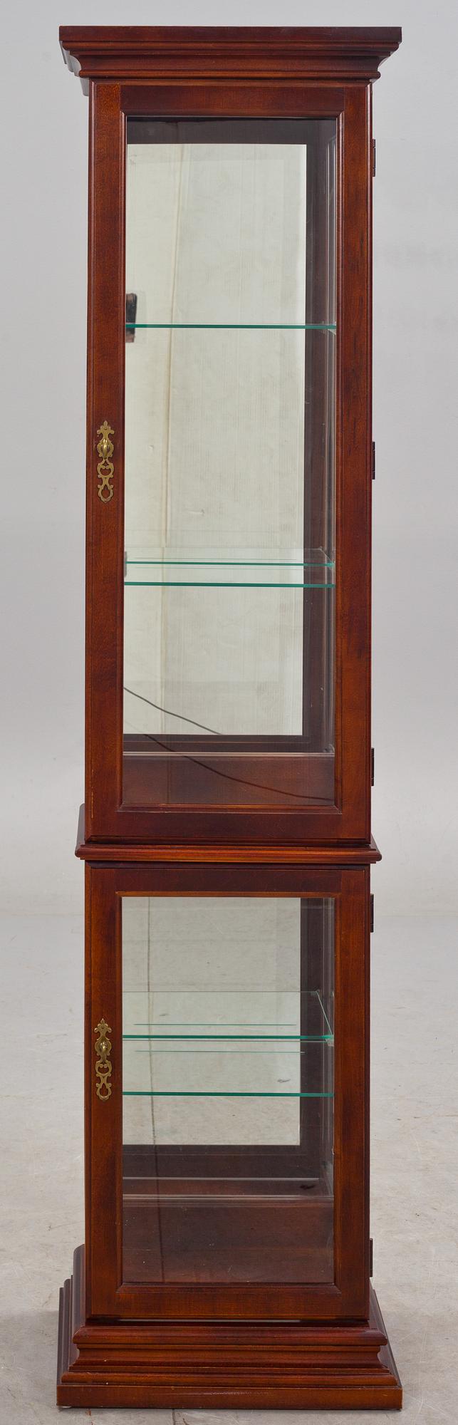 VITRINSKÅP. Broyhill, U.S.A. 1900-talets andra hälft.