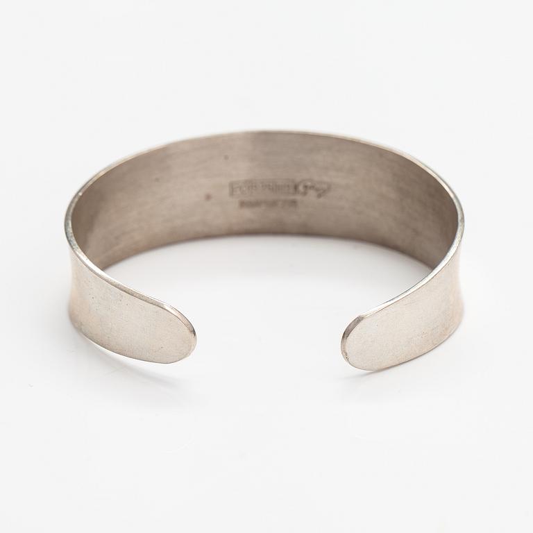 Pekka Piekäinen, A sterling silver bracelet. Platinoro, Turku 2009.