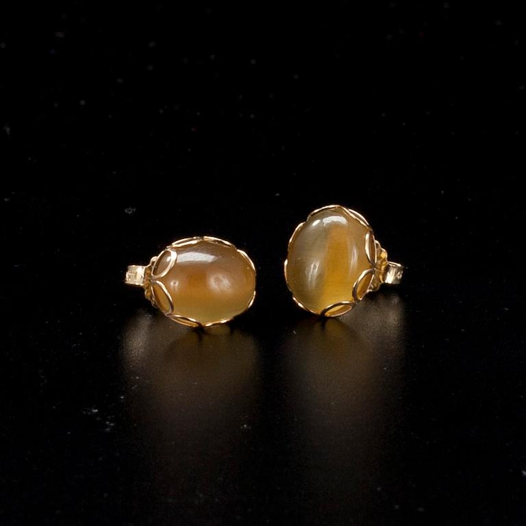 ÖRHÄNGEN, 14K guld. Kattöga apatit från Burma, 7.12 ct.