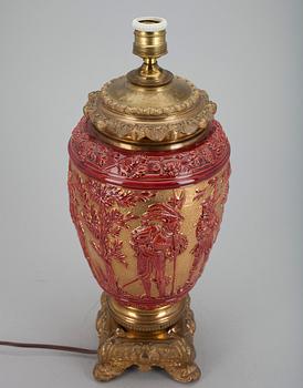 BORDSLAMPA/OLJELAMPA, brons och majolika, sekelskiftet 1800/1900.